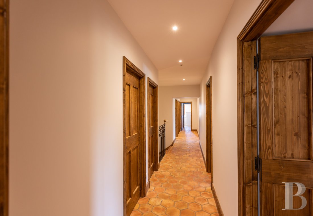 A former 17th-century farmhouse in the shadow of a chateau, in Saint-Alban-Auriolles in the Ardèche - photo  n°9